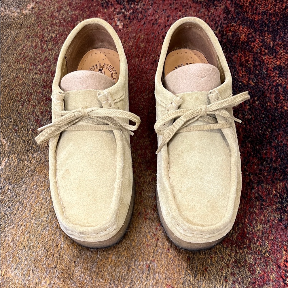 Clark’s Wallabee cream suede unisex 7.5m
